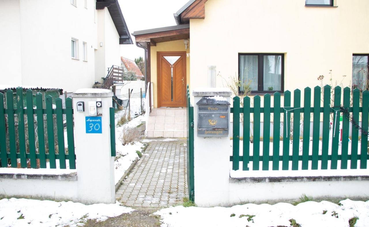 Small-Comfy Guest House In Donaustadt Garden - Not Shared! Vienna Esterno foto