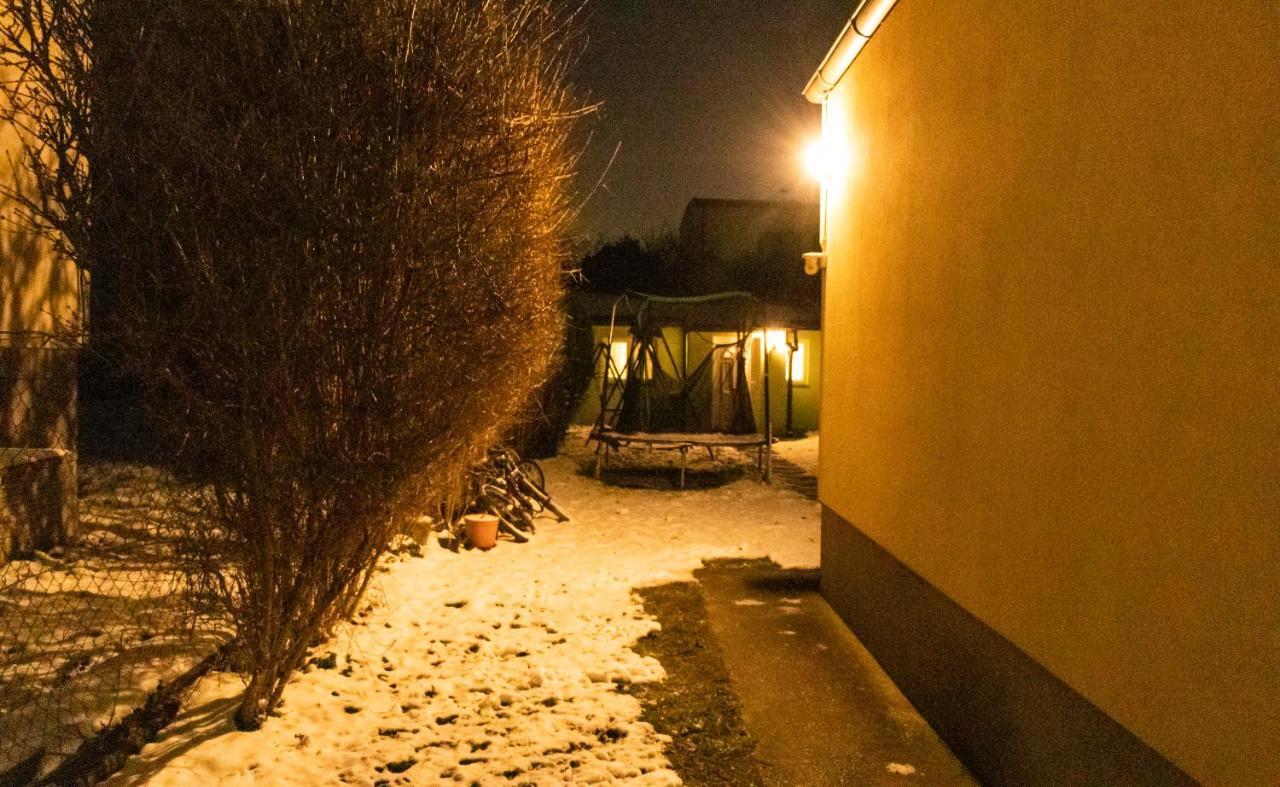 Small-Comfy Guest House In Donaustadt Garden - Not Shared! Vienna Esterno foto