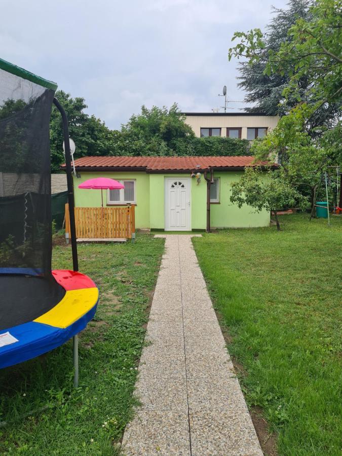 Small-Comfy Guest House In Donaustadt Garden - Not Shared! Vienna Esterno foto