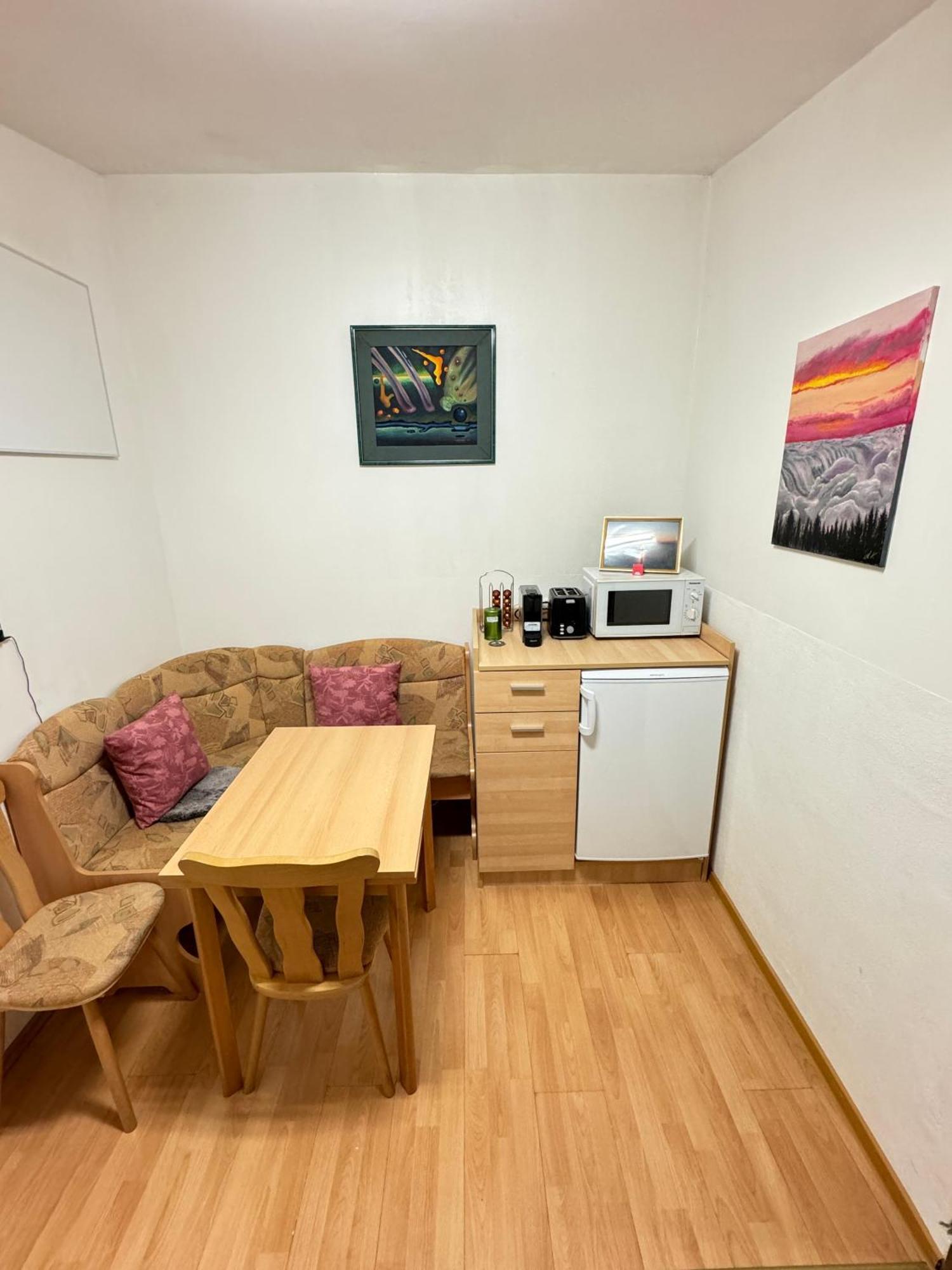 Small-Comfy Guest House In Donaustadt Garden - Not Shared! Vienna Esterno foto